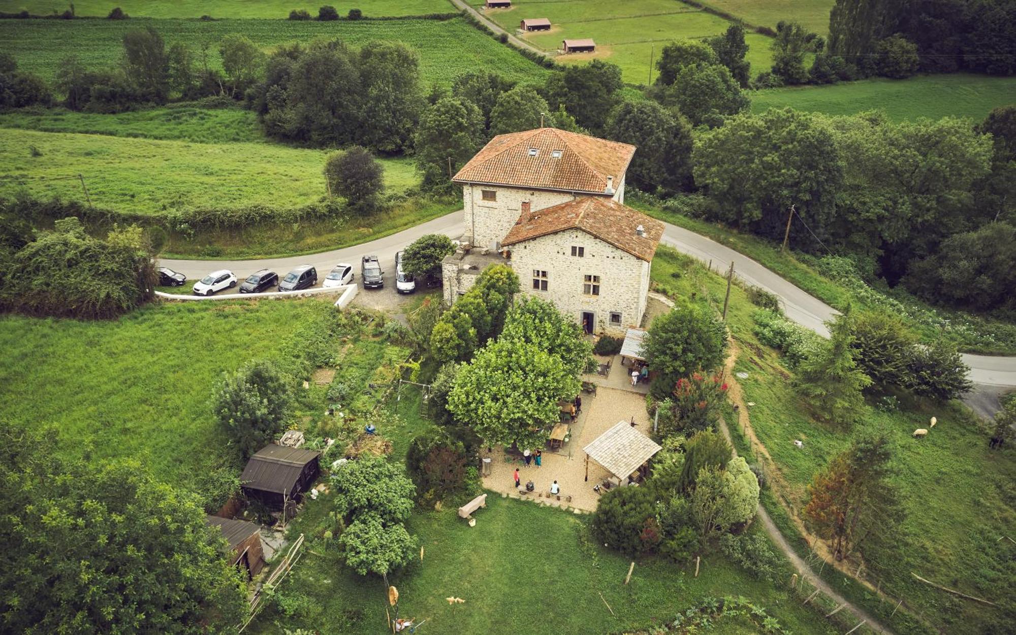 Les Fous Du Village Saint-Esteben Ngoại thất bức ảnh