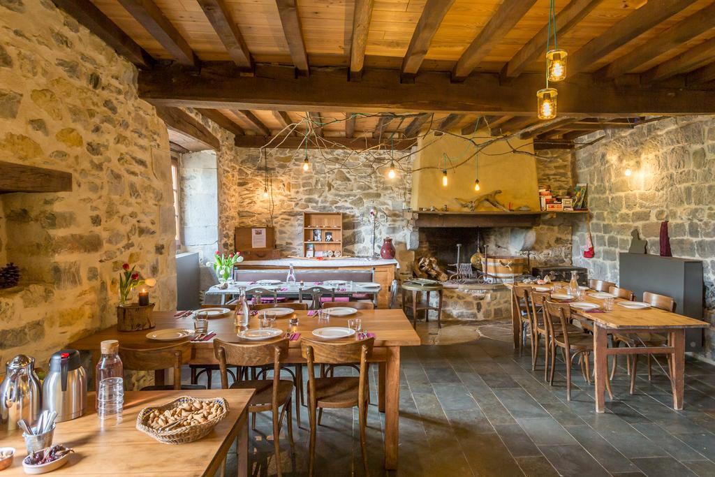 Les Fous Du Village Saint-Esteben Ngoại thất bức ảnh