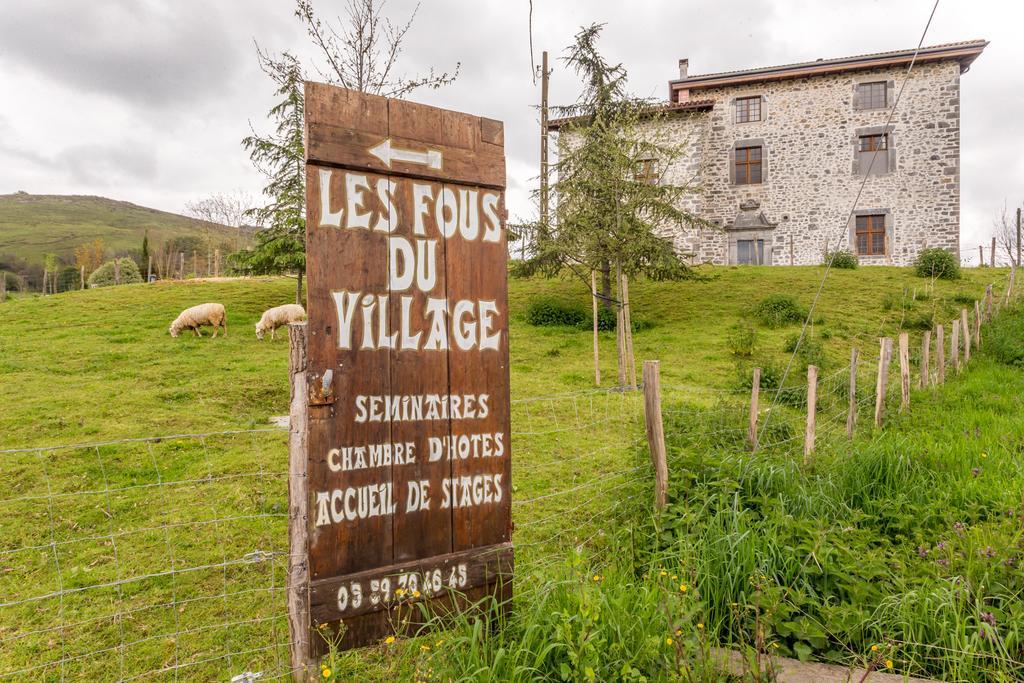 Les Fous Du Village Saint-Esteben Ngoại thất bức ảnh